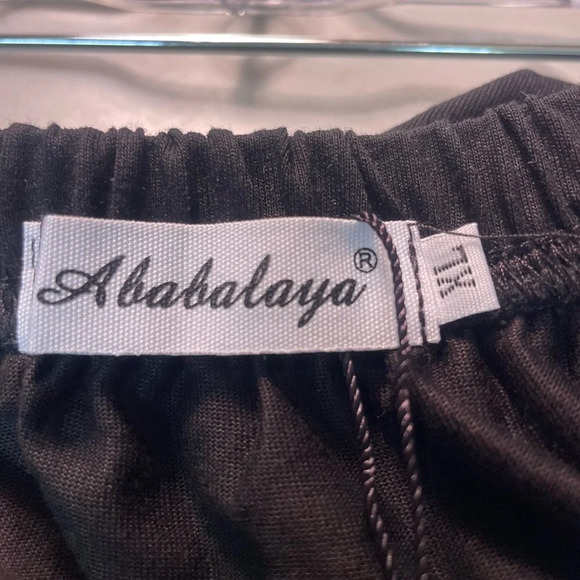 NWT. Ababalaya black mini skirt 14” size XL
100% cotton
New - Picture 3 of 5